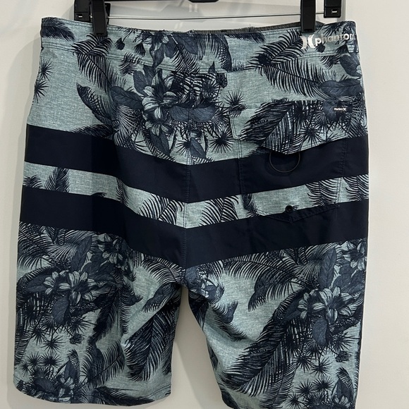 Hurley Phantom boardshorts in a palm print |Size 34 - Picture 4 of 9